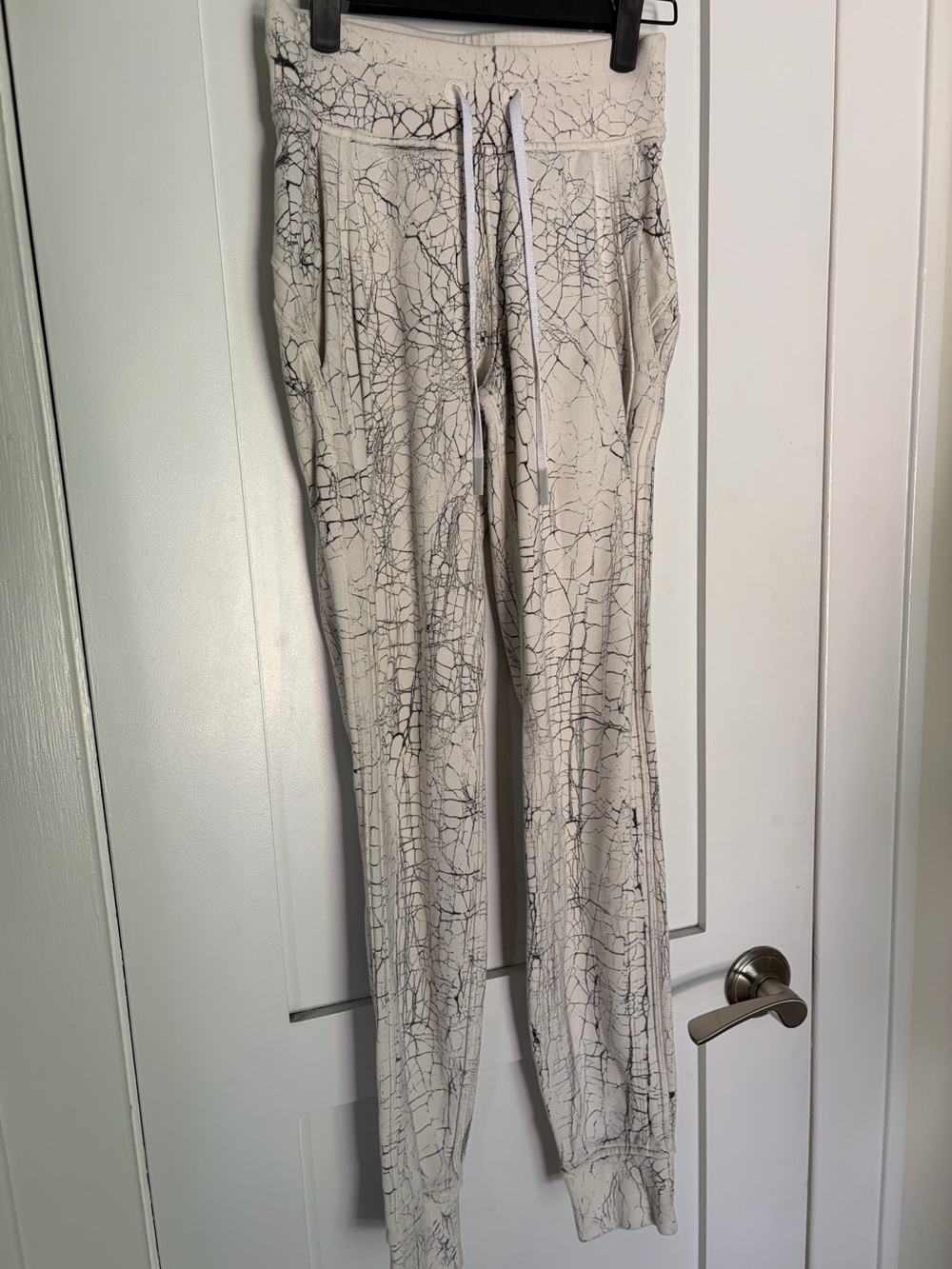 13. Size 0 LULULEMON Patterned Scuba Sweatpants